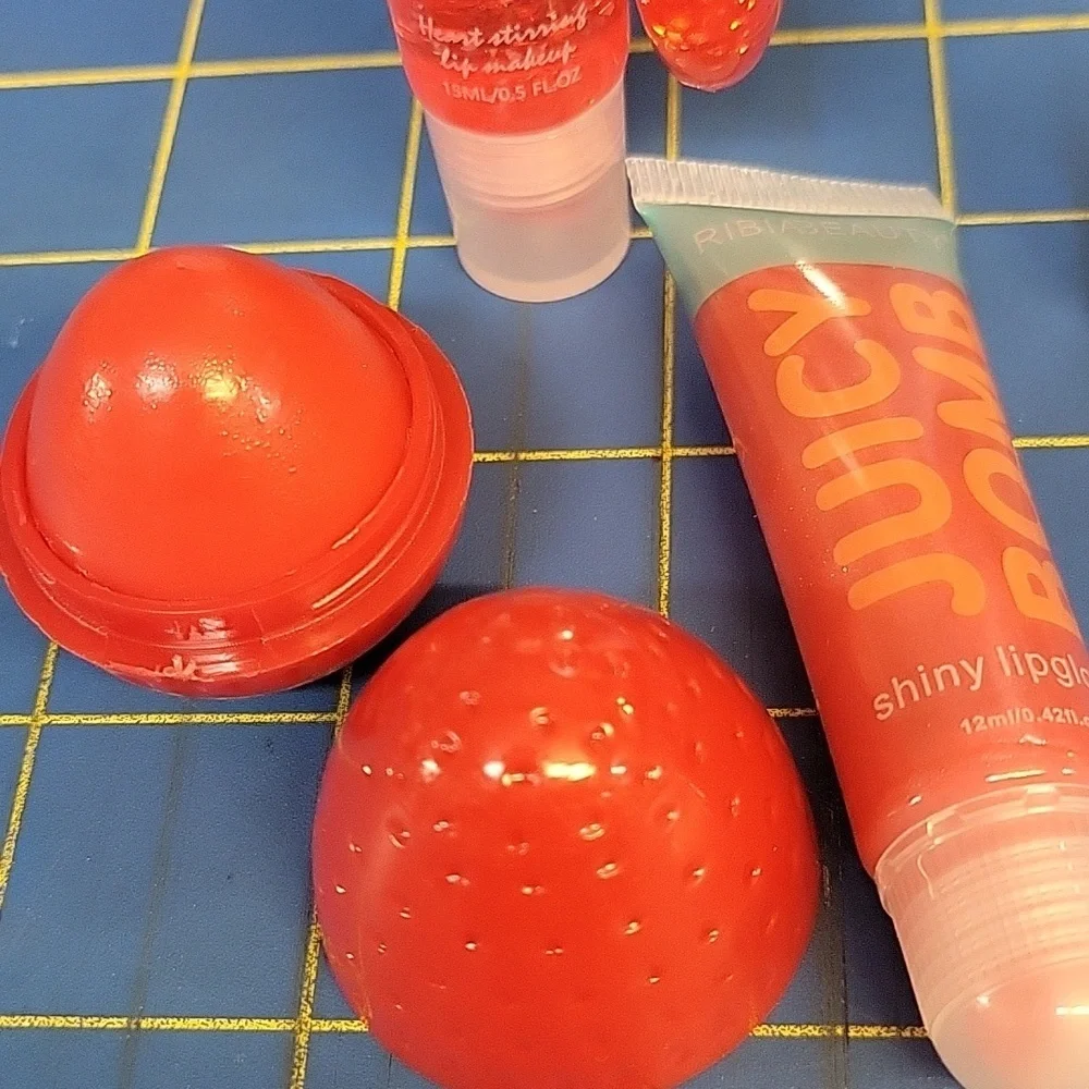 Lot of 4  Lip Gloss & Plumper New